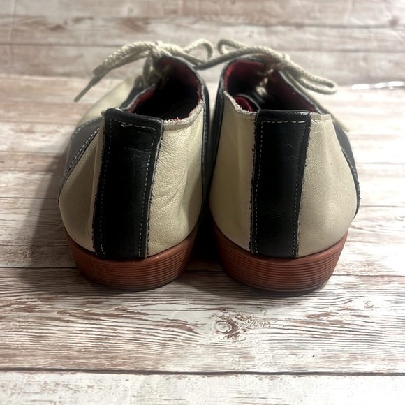 Vintage Biff California Oxford Shoes Tan and Navy Shoes - Picture 4 of 11